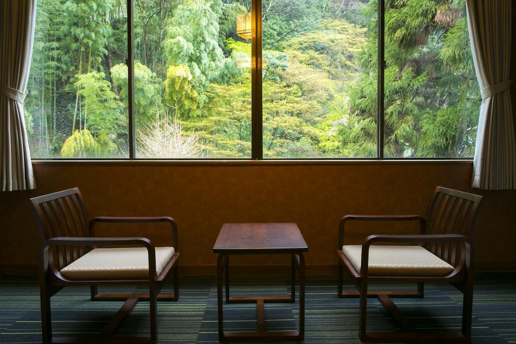 Yugawara-Onsen Komachikan Bagian luar foto