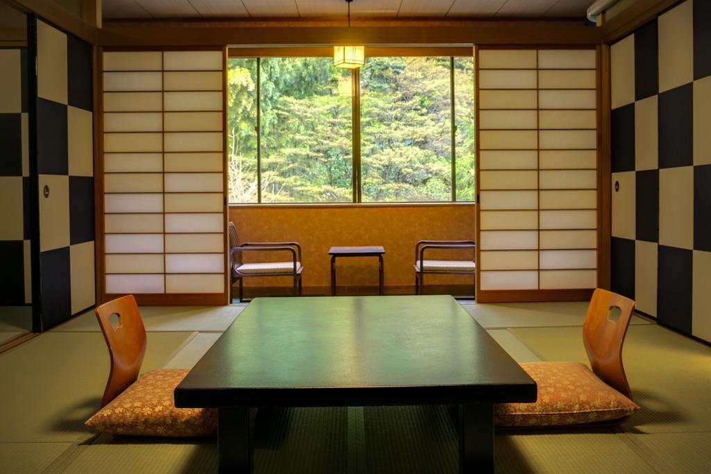 Yugawara-Onsen Komachikan Bagian luar foto