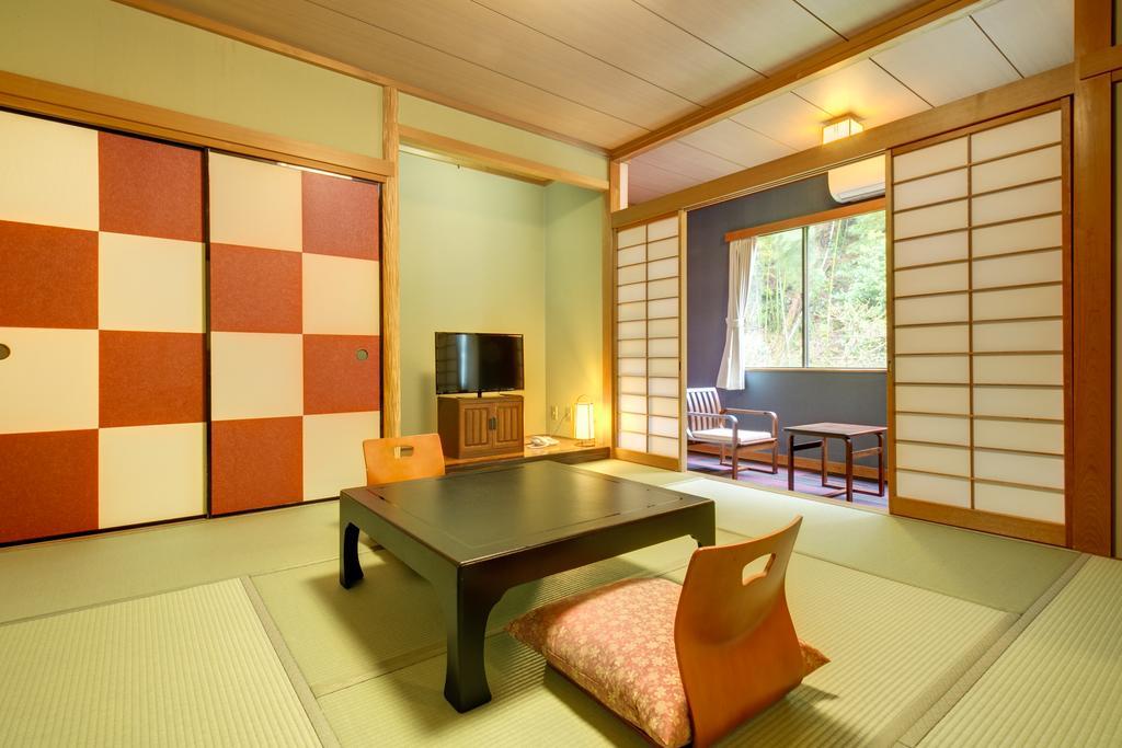 Yugawara-Onsen Komachikan Bagian luar foto