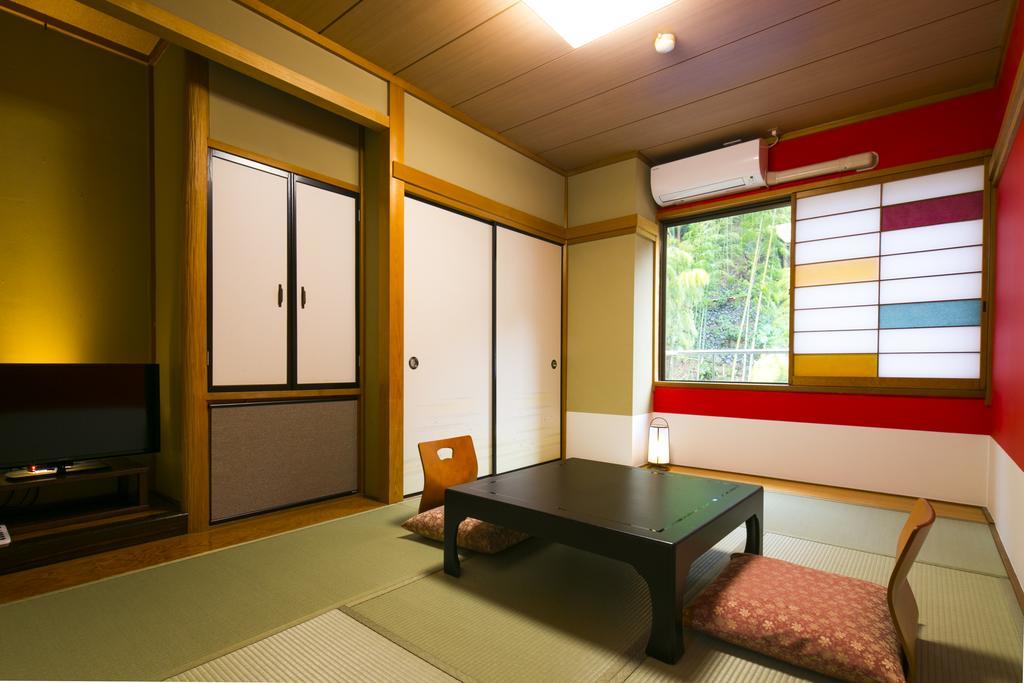 Yugawara-Onsen Komachikan Bagian luar foto