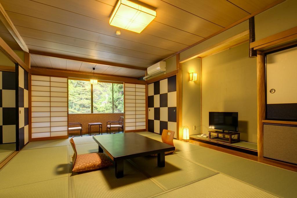 Yugawara-Onsen Komachikan Bagian luar foto