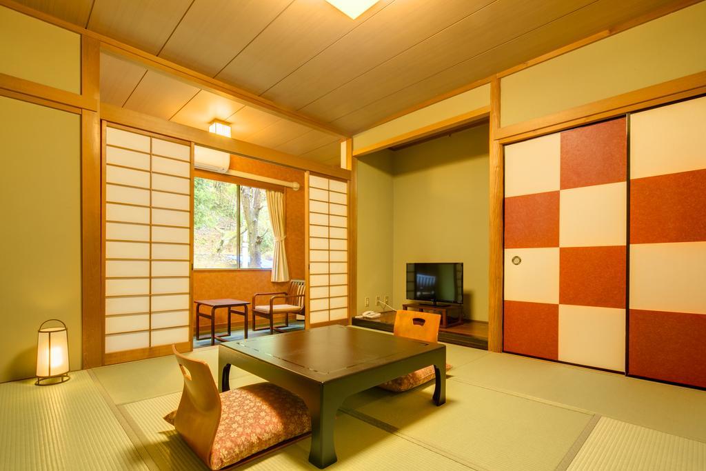 Yugawara-Onsen Komachikan Bagian luar foto