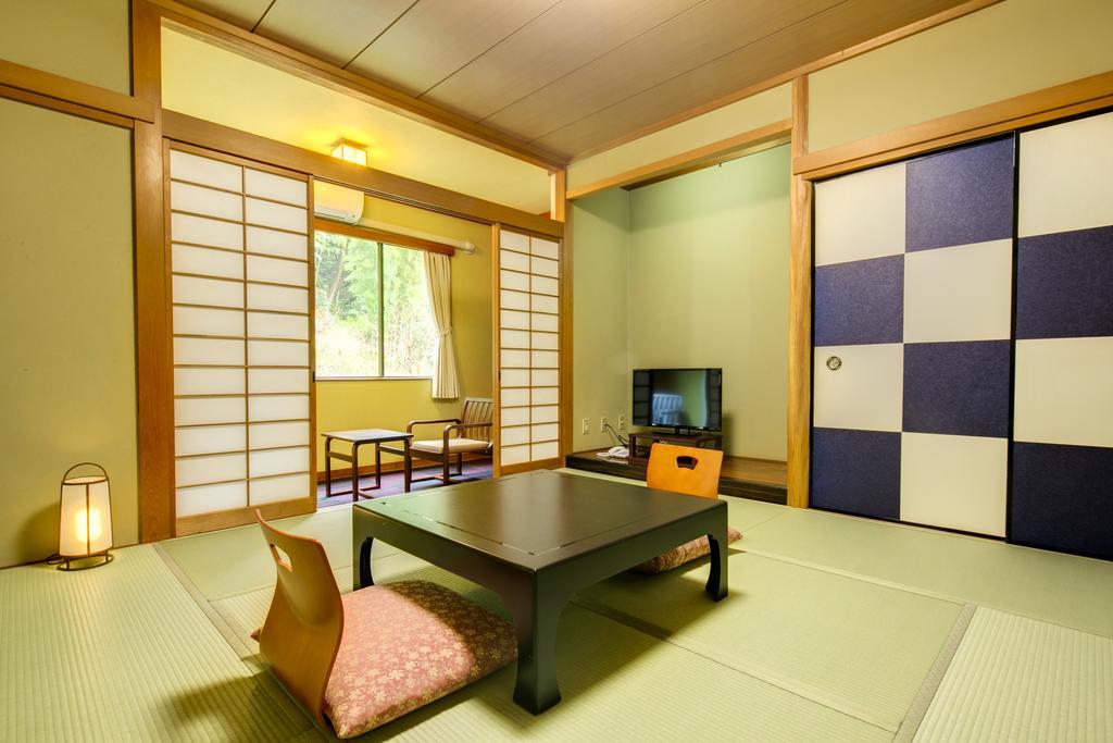 Yugawara-Onsen Komachikan Bagian luar foto