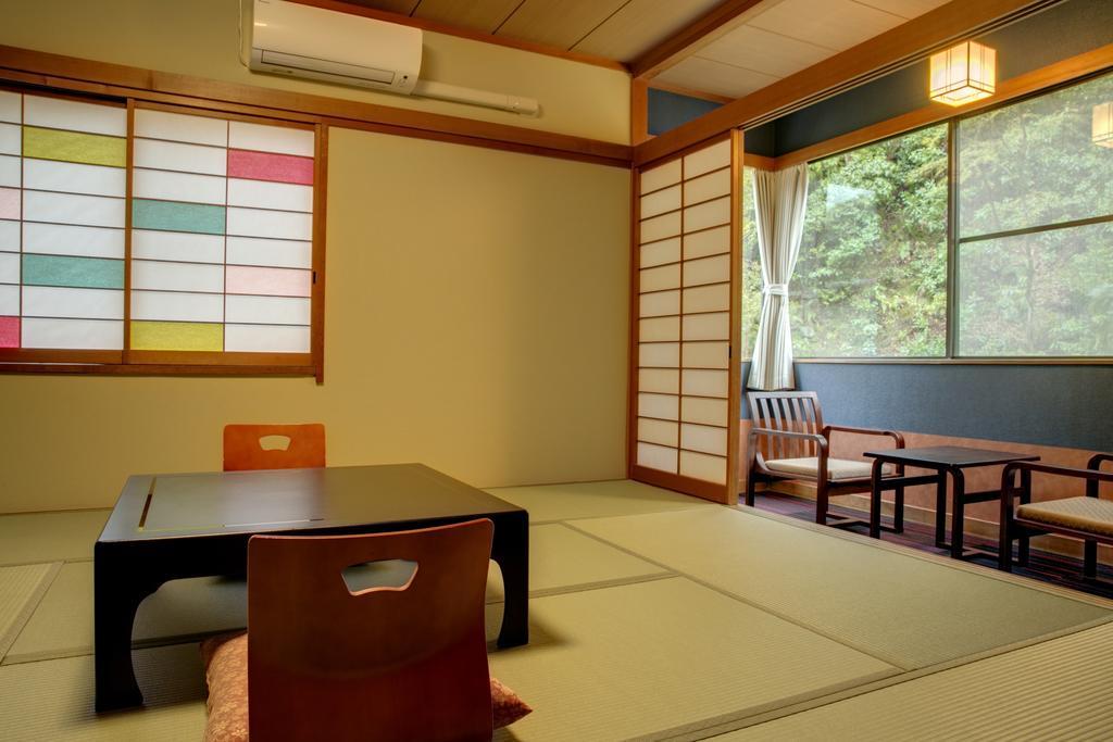 Yugawara-Onsen Komachikan Bagian luar foto