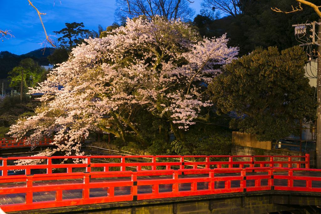 Yugawara-Onsen Komachikan Bagian luar foto